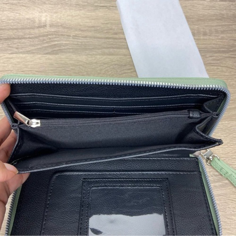 Betsey Johnson Green Boxed Zip Around Wallet Wristlet NWOT - Picture 6 of 6